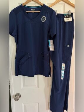 ScrubStar Navy NWT Women's V-Neck Top and Straight Leg Pant Medical Scrub Set
